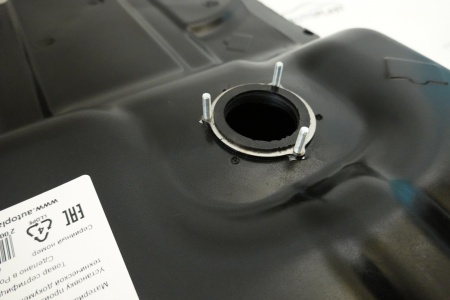 Топливный бак для Mitsubishi Grandis бензин