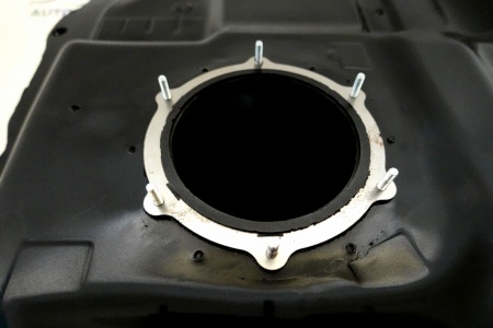 Топливный бак для Mitsubishi Grandis бензин