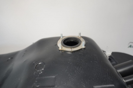 Топливный бак для Ssang Yong Kyron (бензин)Литой