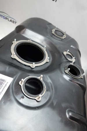 Топливный бак для Suzuki Grand Vitara I поколение 1998-2005гг. Литой