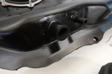 Топливный бак для Mitsubishi Grandis бензин